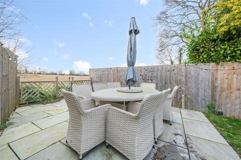 19 Clover Lane, Yateley, GU46 6LN