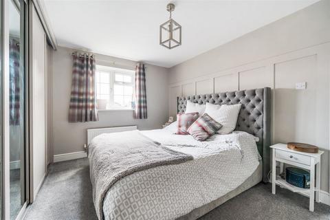 19 Clover Lane, Yateley, GU46 6LN