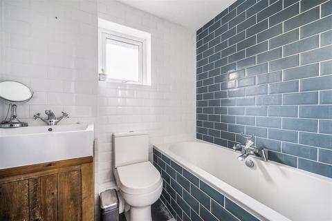 19 Clover Lane, Yateley, GU46 6LN