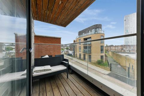 2 bedroom flat for sale, Cavendish Road, Colliers Wood SW19