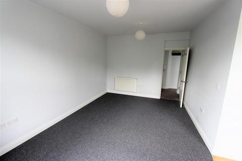 1 bedroom apartment to rent, New Road Avenue, Chatham ME4
