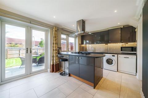 17 Byways, Yateley, GU46 6NE