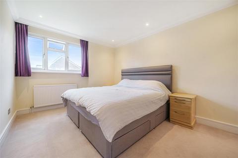 17 Byways, Yateley, GU46 6NE