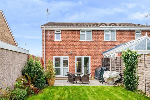 17 Byways, Yateley, GU46 6NE