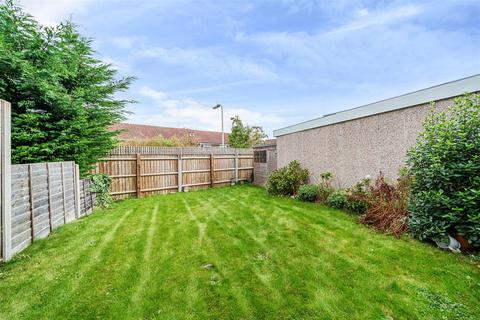17 Byways, Yateley, GU46 6NE
