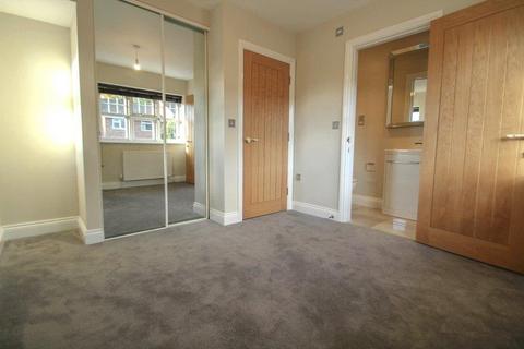 3 bedroom end of terrace house for sale, Nym Close, Surrey GU15
