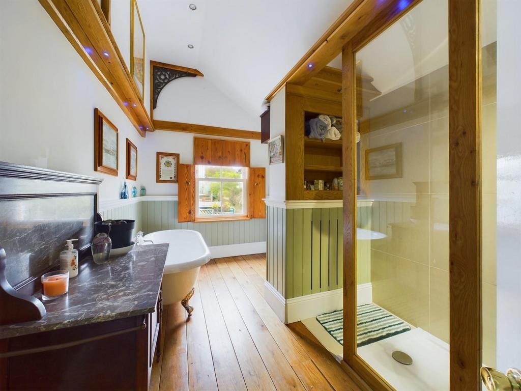 Family Bathroom.jpg