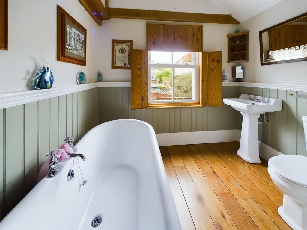 Family Bathroom - Bath.jpg