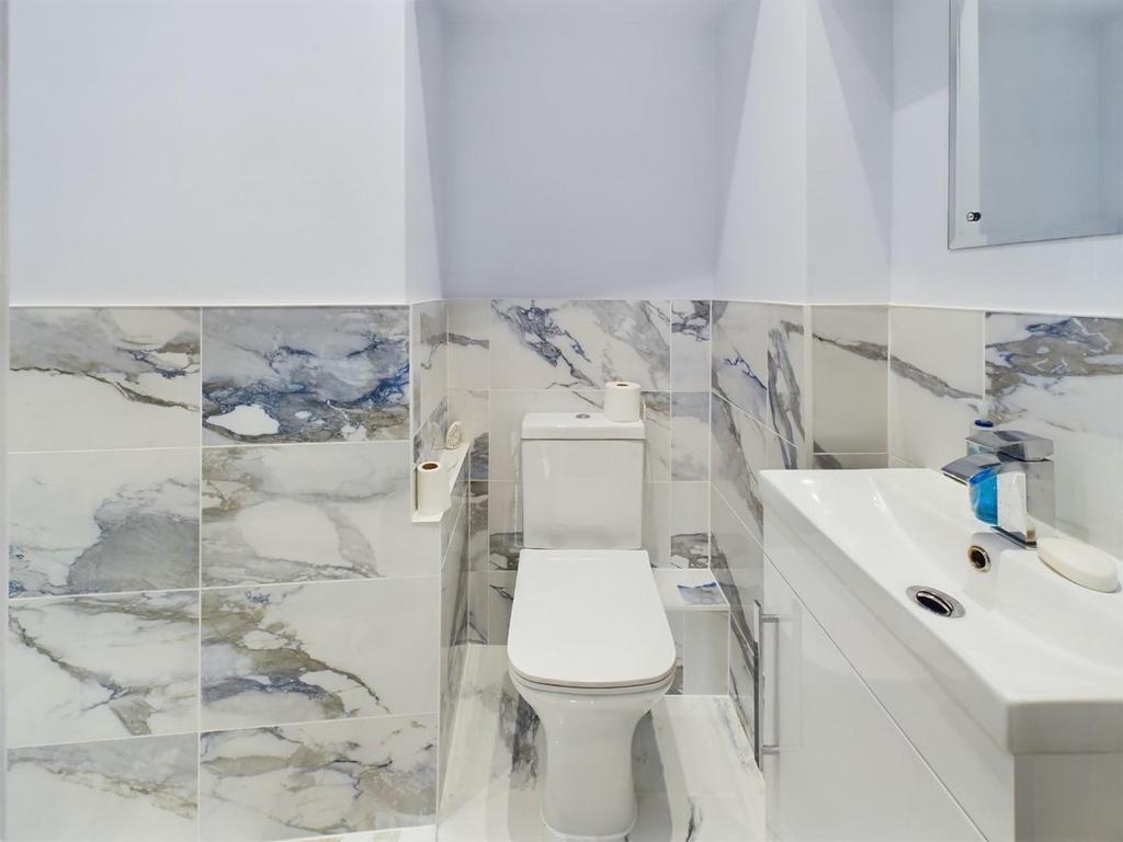 GF Shower Room.jpg