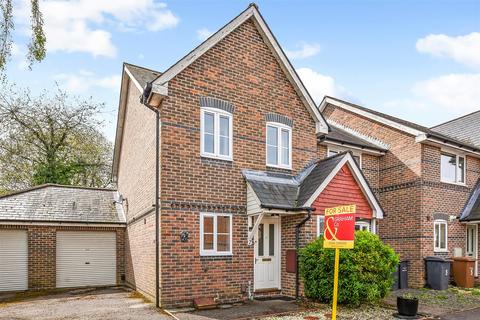 3 bedroom end of terrace house for sale, Vestry Close, Andover