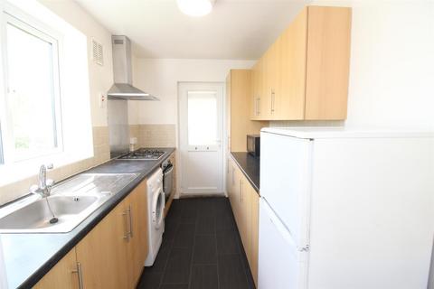 3 bedroom house to rent, Highover Way, Hitchin SG4