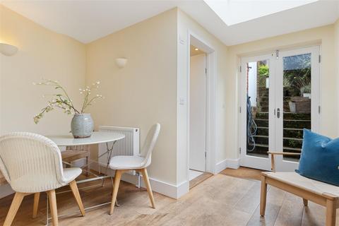 2 bedroom terraced house for sale, Petworth Road, Haslemere