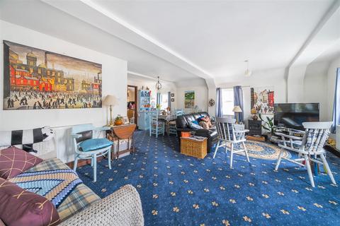 2 bedroom apartment for sale, High Street, Headcorn, Ashford