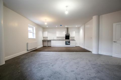 2 bedroom flat to rent, Market Cross, Selby