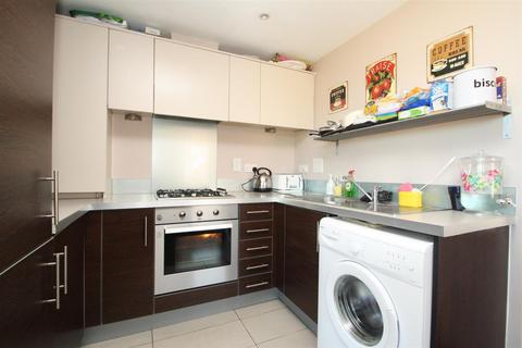 2 bedroom apartment to rent, Milestone Road, Newhall