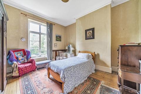 2 bedroom flat for sale, Grantbourne, Chobham GU24
