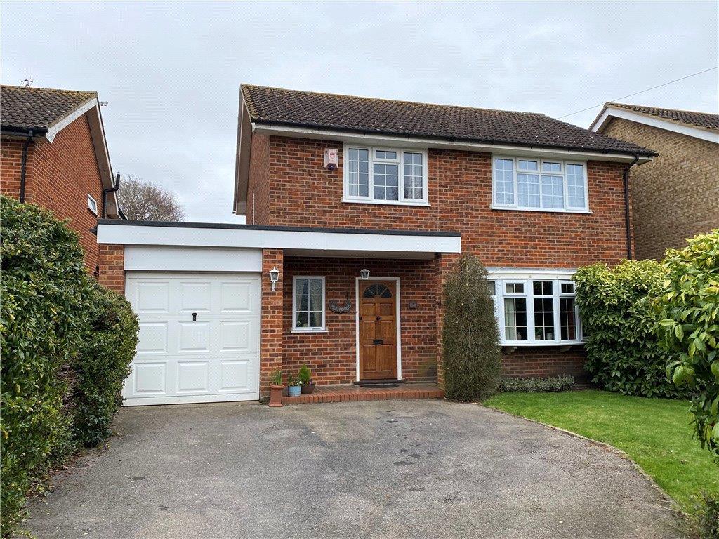 Mincing Lane, Chobham GU24 4 bed detached house for sale £725,000