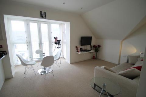 2 bedroom apartment for sale, Lakeside Drive, Woking GU24