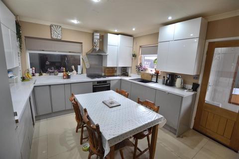 4 bedroom semi-detached house for sale, The Meadows, Shepshed LE12