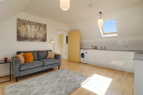1 bedroom apartment for sale, Chandlers Close, West Molesey