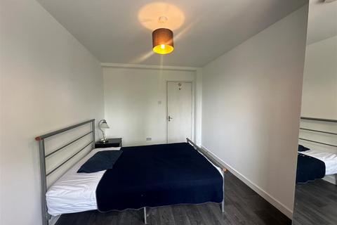 1 bedroom in a house share to rent, Bramley Road, Oakwood N14