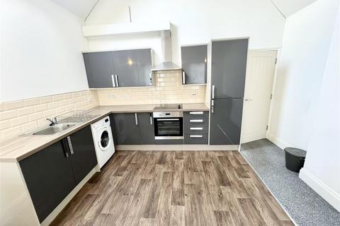 2 bedroom apartment to rent, Cavendish Road, Manchester M30
