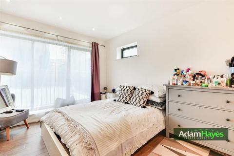 3 bedroom detached house for sale, Brompton Mews, London N12