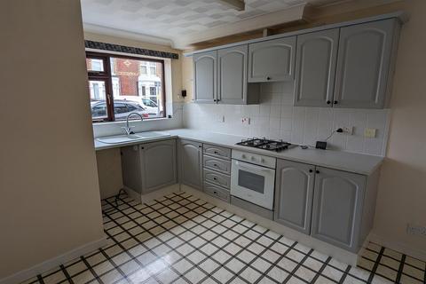 3 bedroom terraced house to rent, HASLEMERE ROAD, SOUTHSEA, PO4 9AS