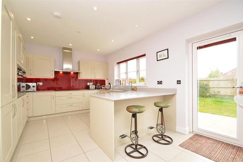 4 bedroom detached house for sale, Drapers Rise, Shrewsbury