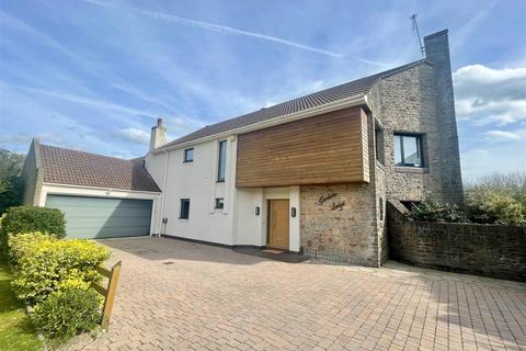 4 bedroom detached house for sale, Church Close, Weston-In-Gordano