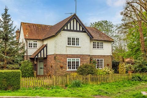 4 bedroom detached house to rent, The Green, Leigh, Tonbridge