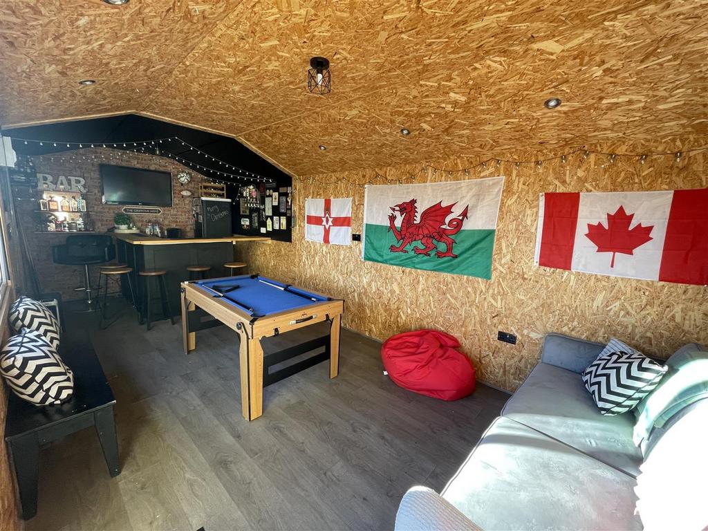 Garden Room with Bar