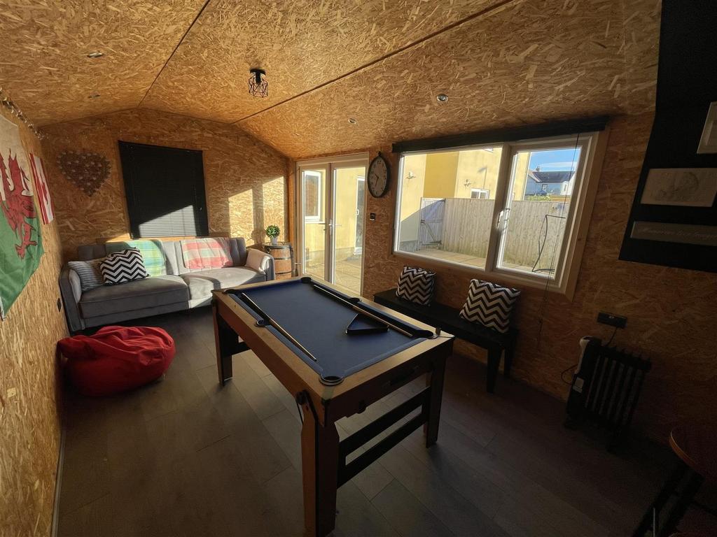 Garden Room with Bar