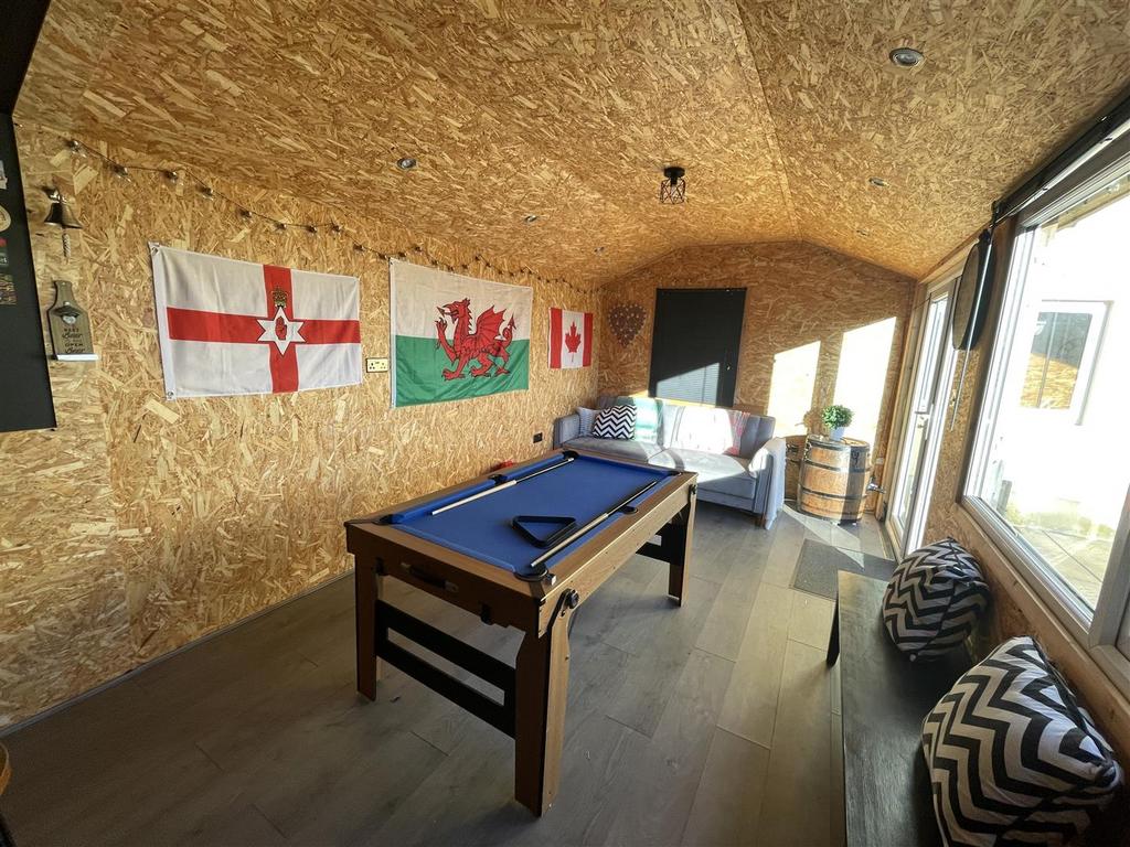 Garden Room with Bar