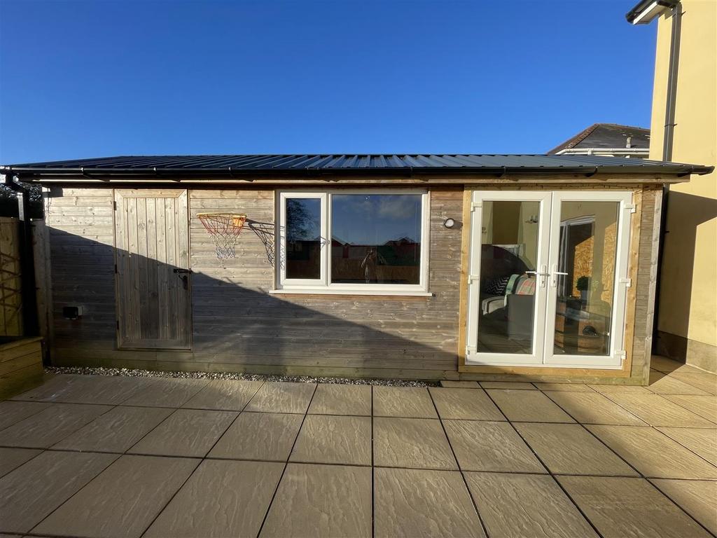 Garden Room with Bar