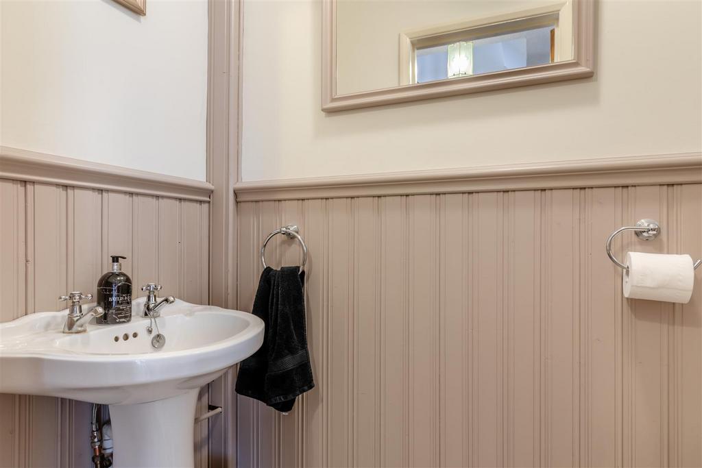 8591661-interior18.jpg