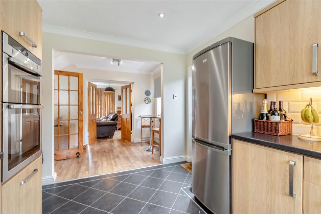 8591661-interior22.jpg