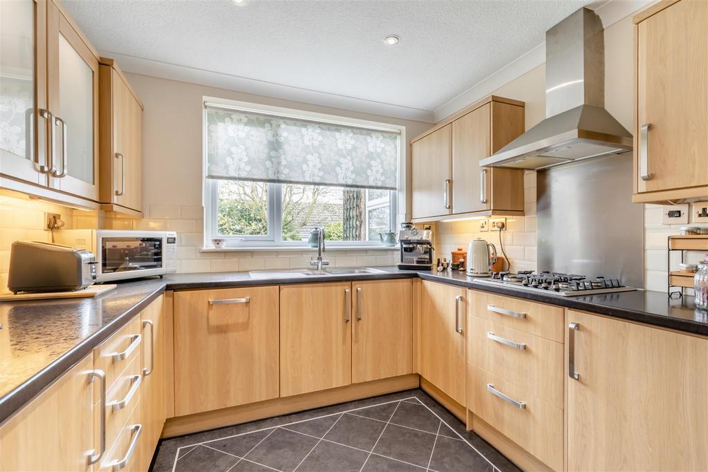 8591661-interior21.jpg