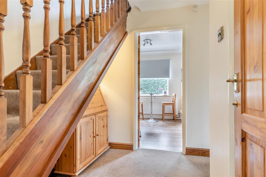 8591661-interior19.jpg