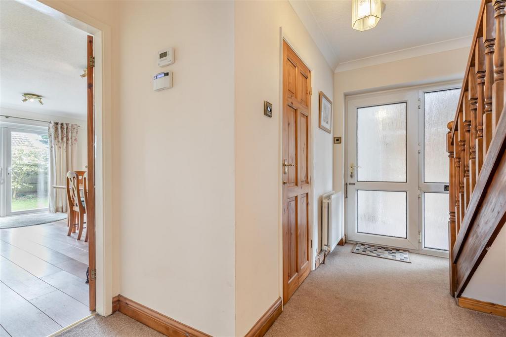 8591661-interior13.jpg