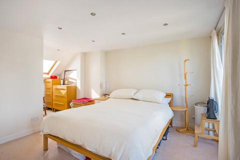 4 Balfour Road, London, W13 9TN