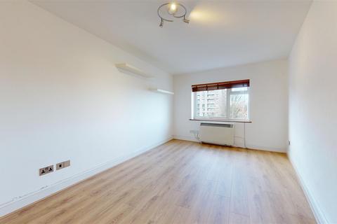 1 bedroom flat to rent, James House, Richmond Road, KT2
