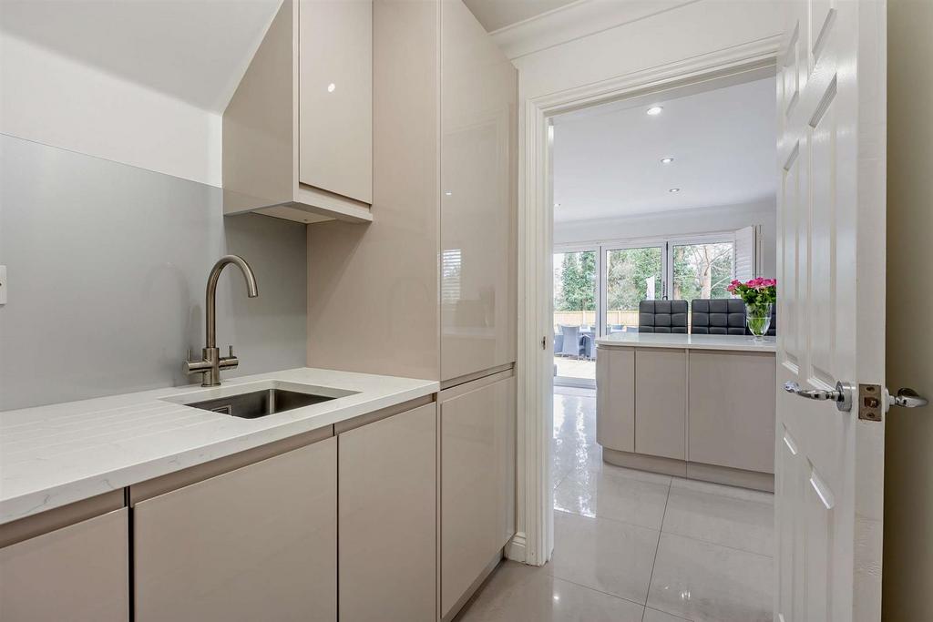 8589296-interior10-800.jpg