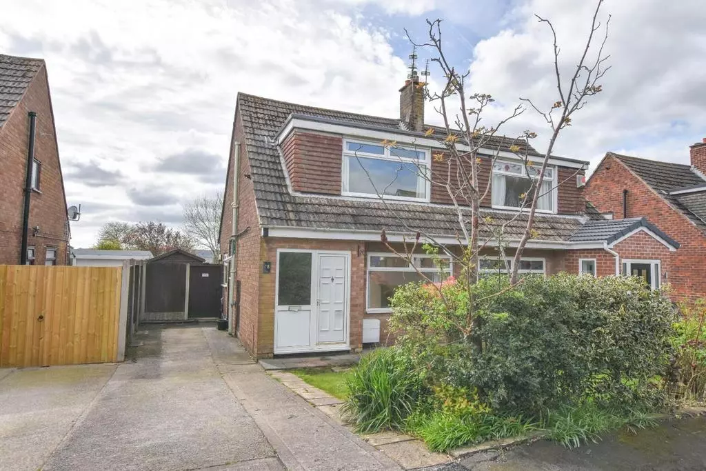 3 bedroom semi-detached house to rent