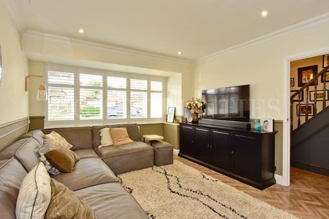 4 bedroom semi-detached house to rent, Melvyn Close, Goffs Oak, Waltham Cross, EN7