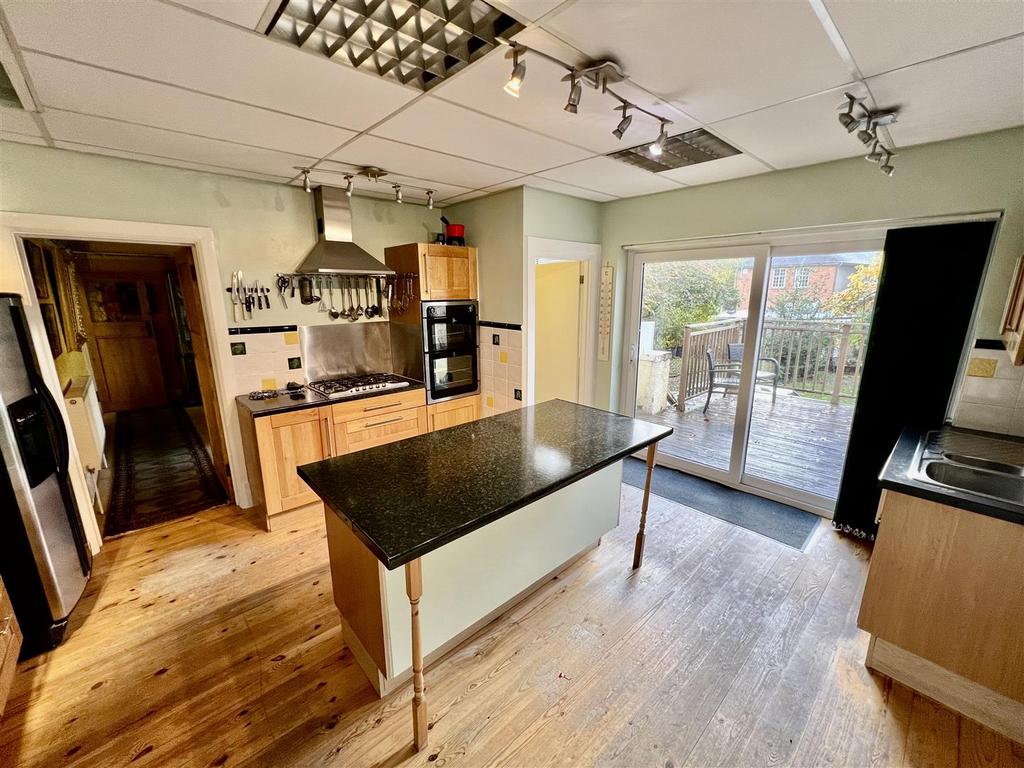College Street, Ammanford 5 bed detached house for sale £470,000