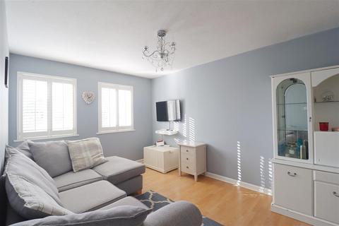 2 bedroom flat for sale, Mill Court, Braintree