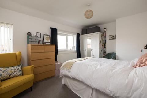 2 bedroom semi-detached house to rent, Leeside, York