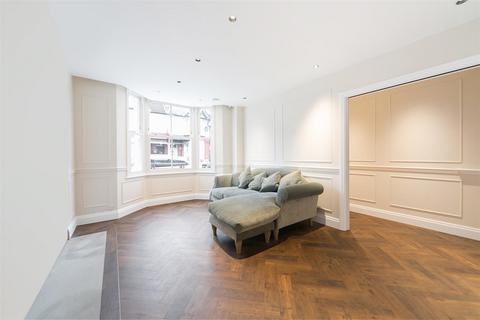 4 bedroom terraced house to rent, Valnay Street, London SW17