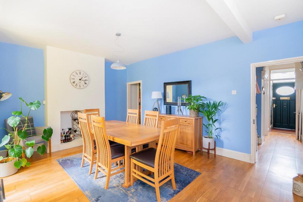 5 GS5 TN - Dining Room B.jpg